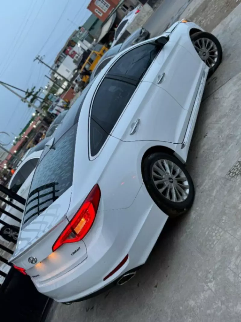 Hyundai Sonata   - 2015