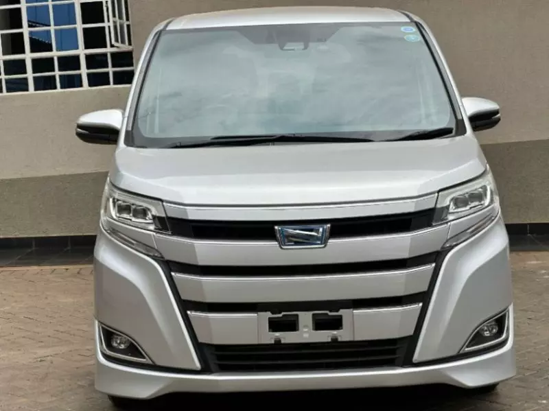 Toyota Noah Hybrid   - 2018