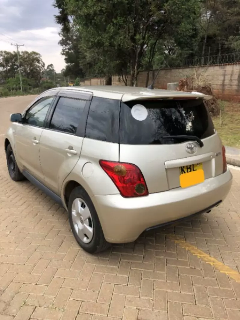 Toyota Ist    - 2003