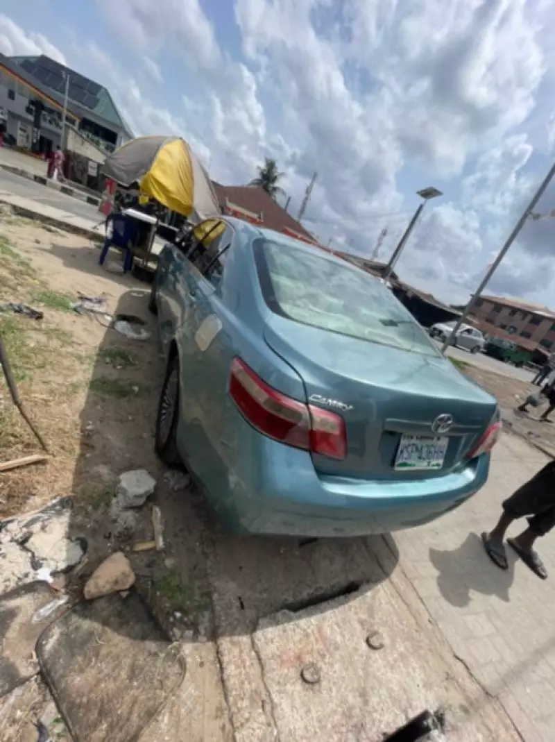 Toyota Camry   - 2009