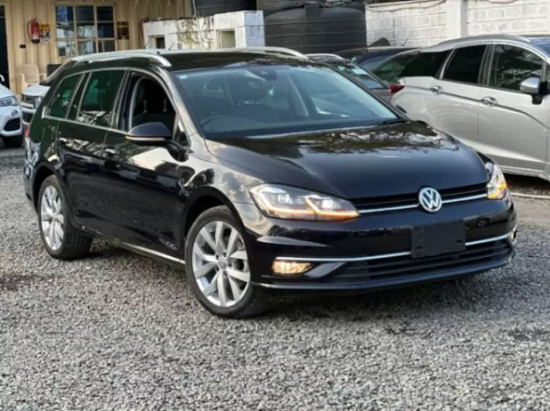 Volkswagen Golf   - 2018