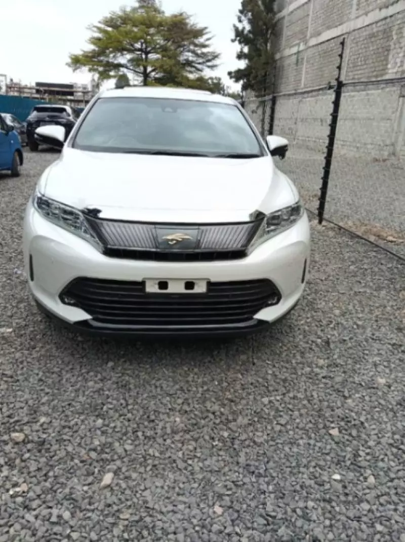 Toyota Harrier   - 2020