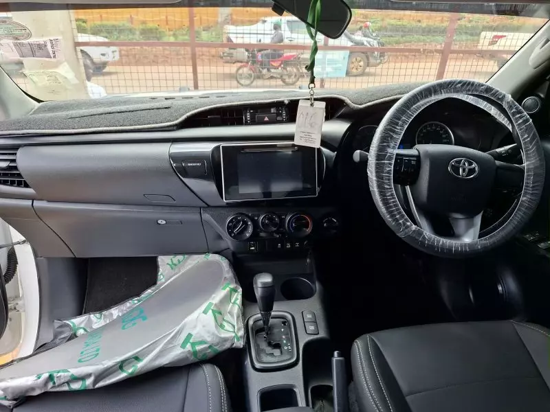 Toyota Hilux   - 2017