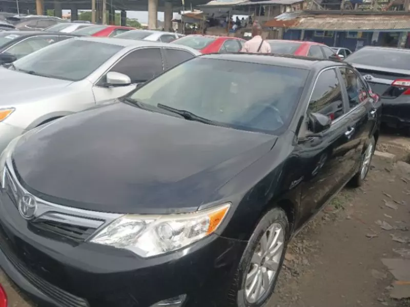 Toyota camry   - 2012