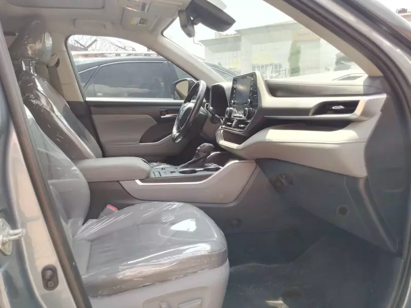 Toyota Highlander   - 2020