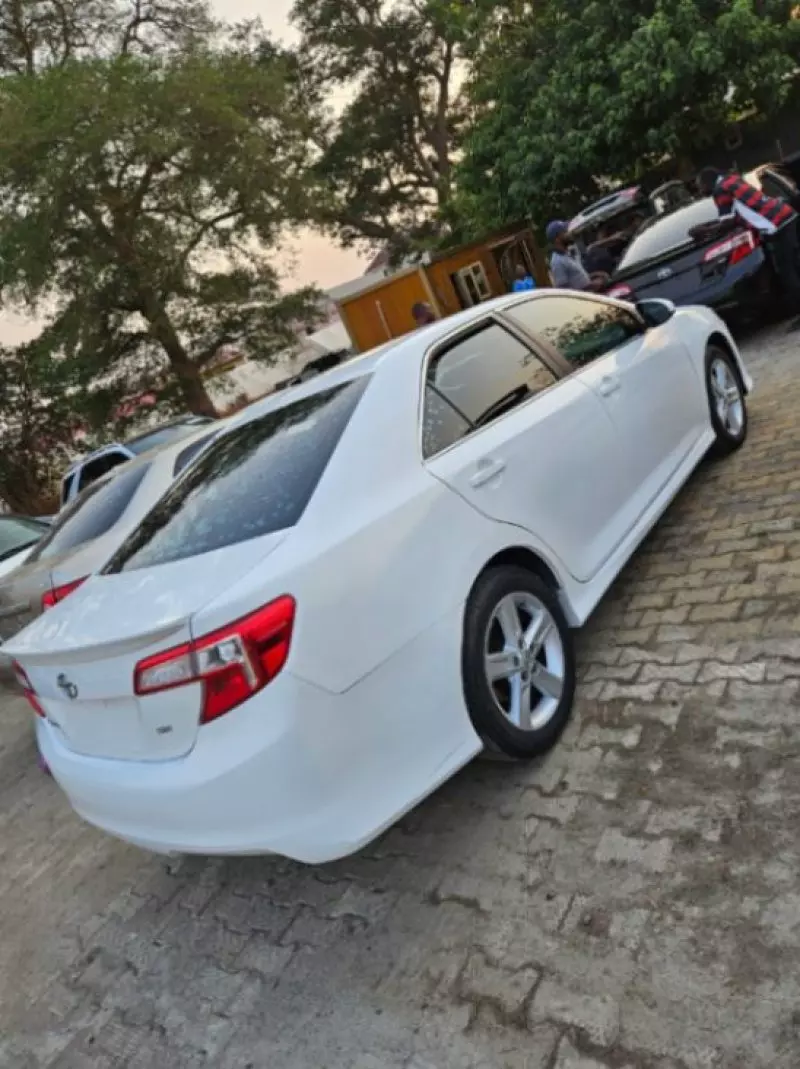 Toyota Camry   - 2014