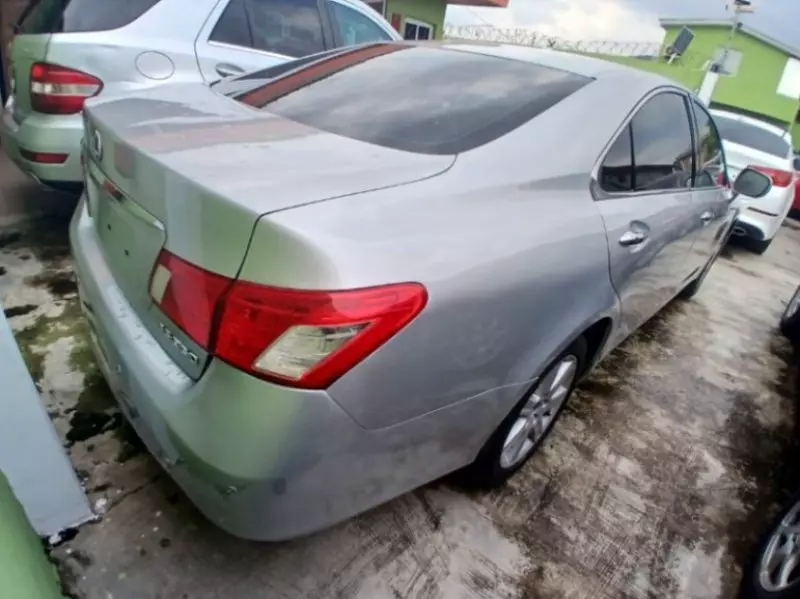 Lexus ES
