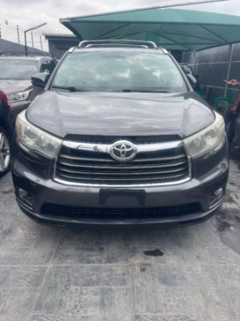Toyota Highlander   - 2016