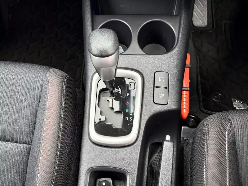 Toyota Hilux   - 2021
