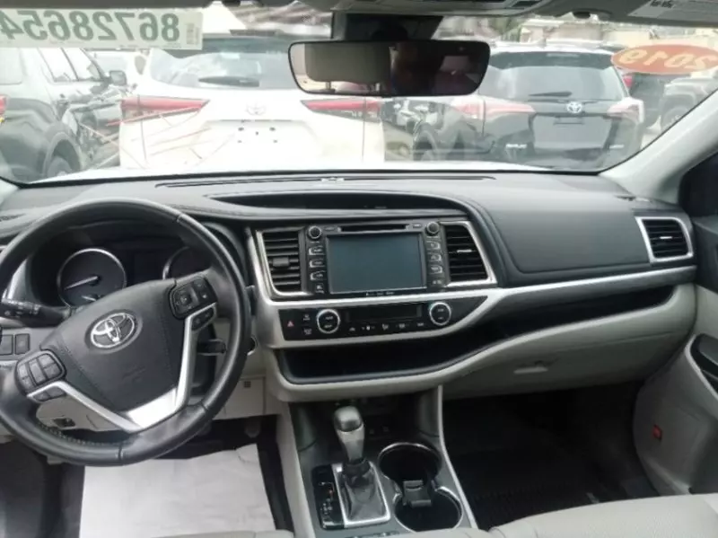 Toyota Highlander   - 2019