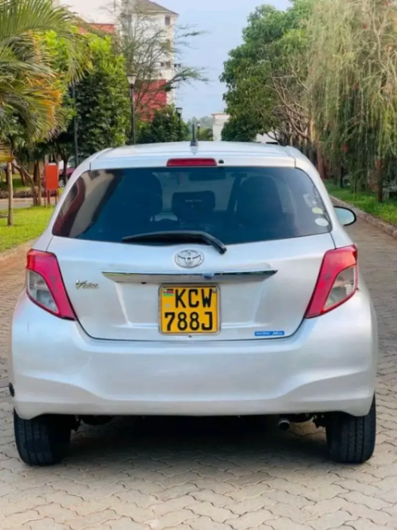 Toyota Vitz   - 2013
