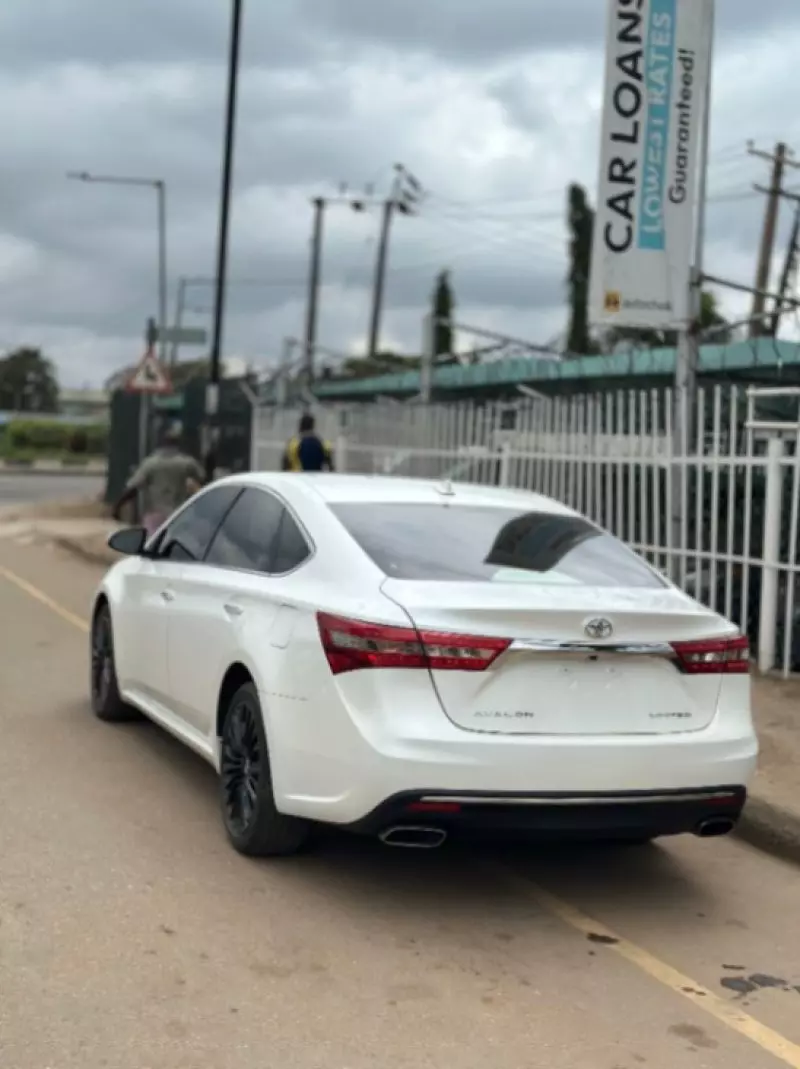 Toyota Avalon   - 2016