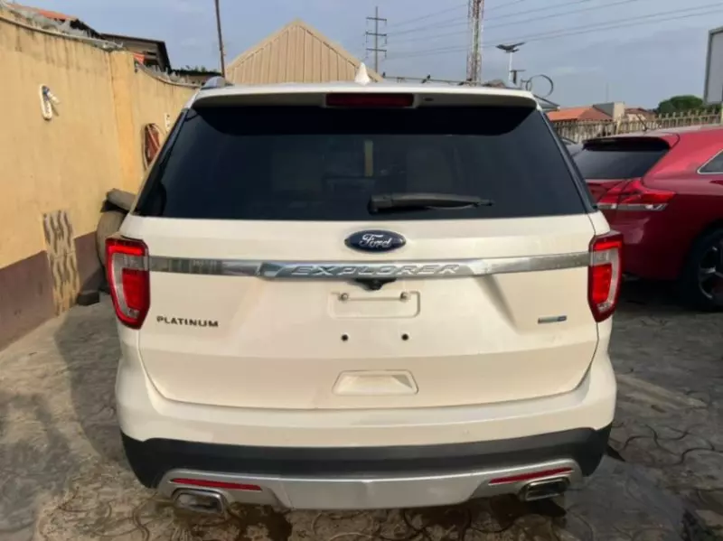 Ford Explorer - 2016