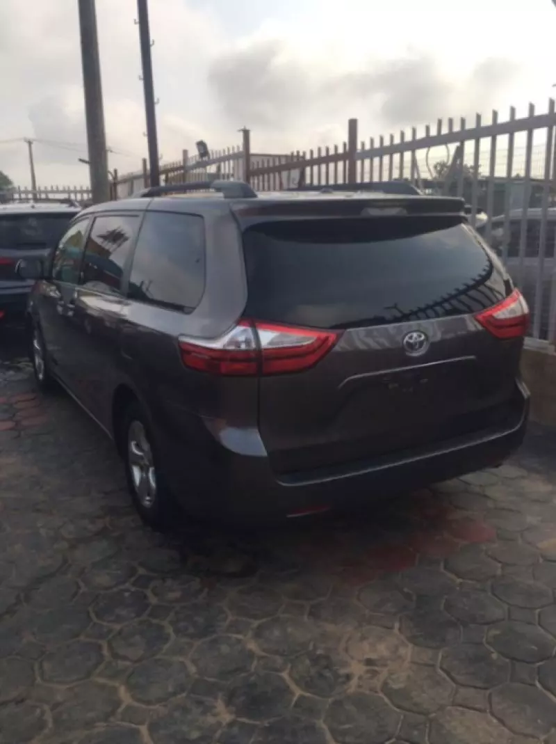 Toyota Sienna   - 2018