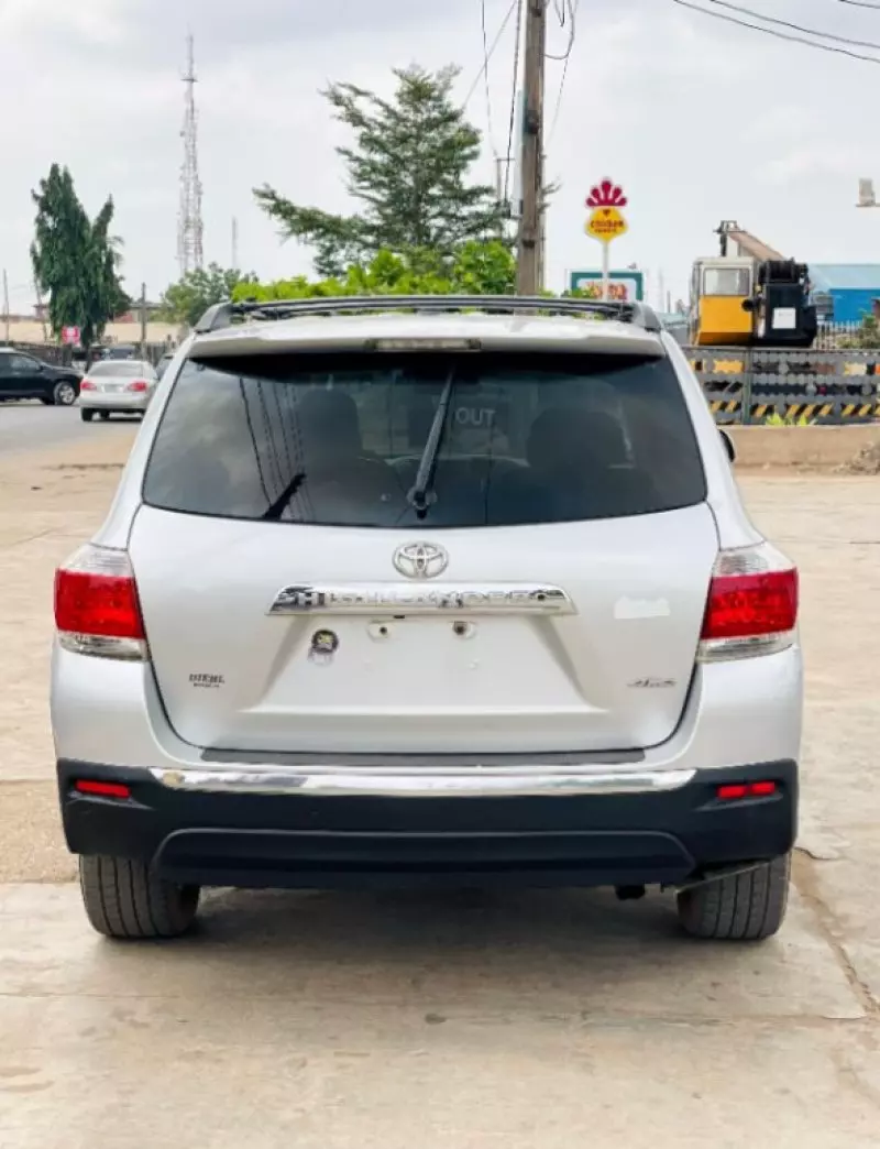 Toyota Highlander   - 2013