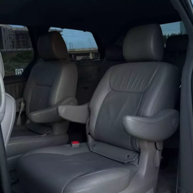 Toyota Sienna   - 2009