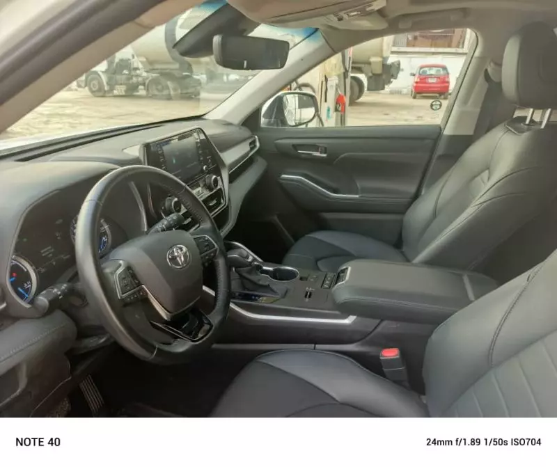 Toyota Highlander   - 2020