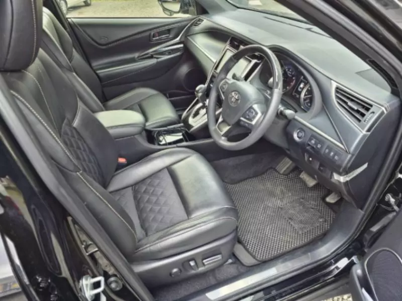 Toyota Harrier   - 2018
