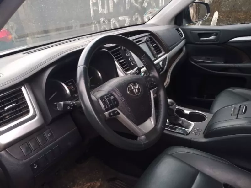 Toyota Highlander   - 2016