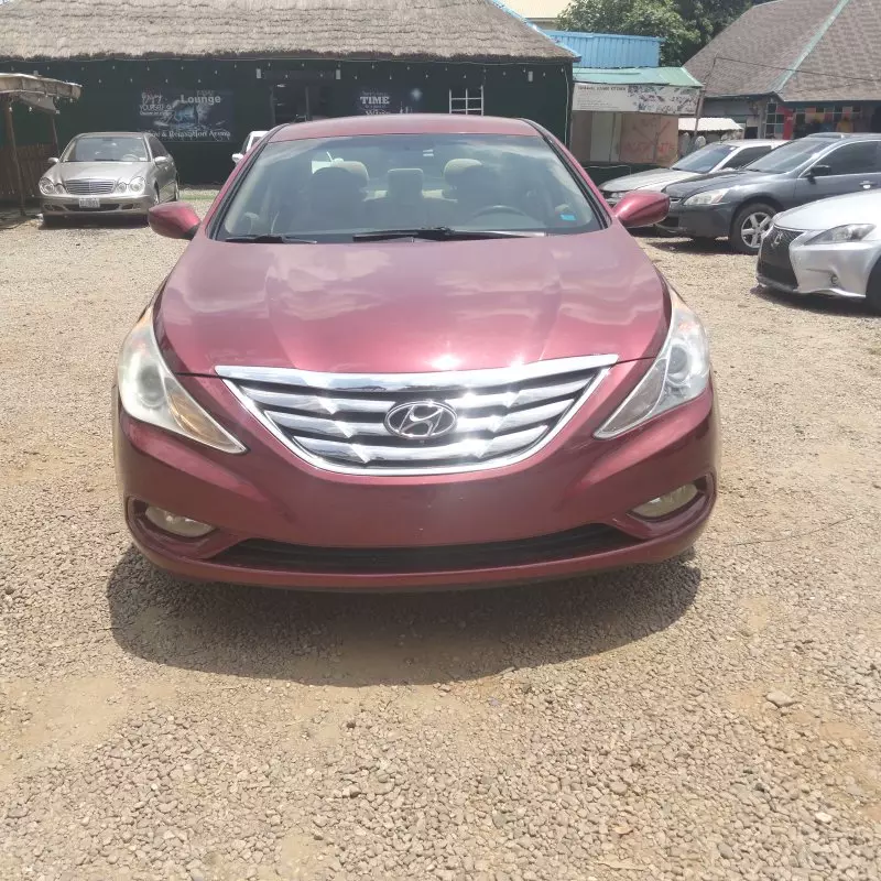 Hyundai Sonata   - 2012