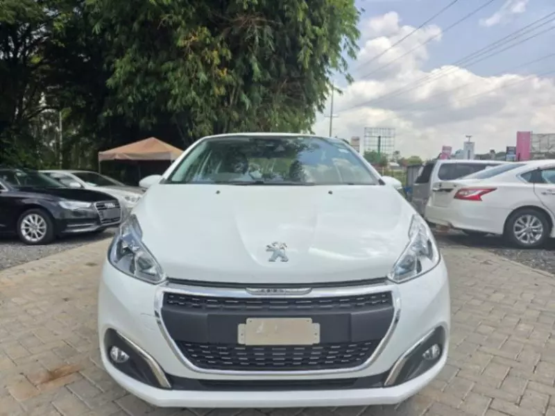 Peugeot 208   - 2018