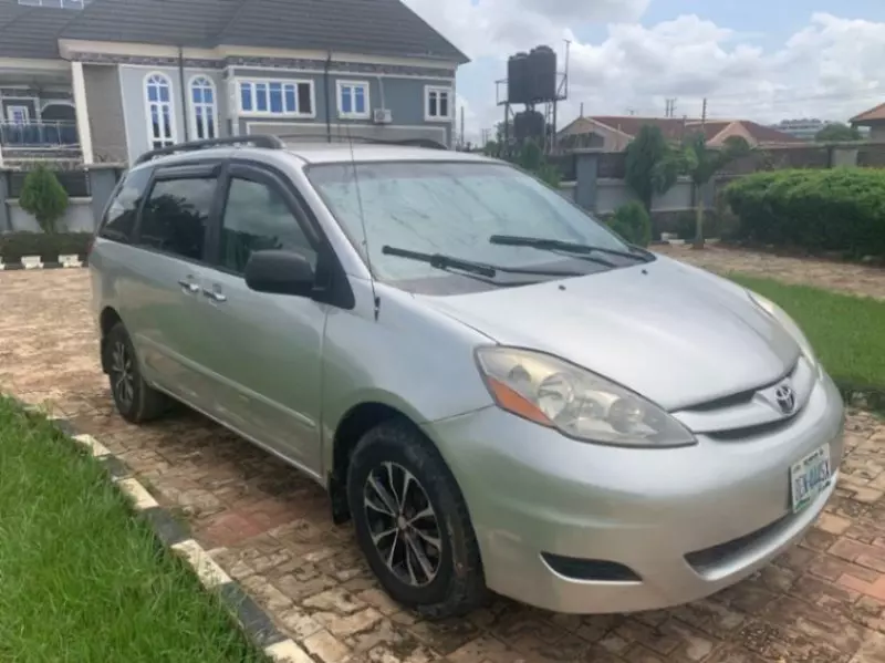 Toyota Sienna   - 2008
