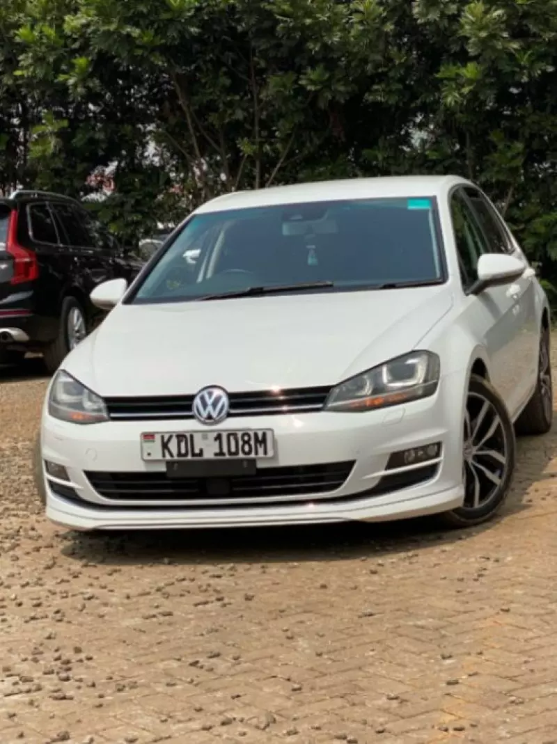 Volkswagen Golf   - 2015