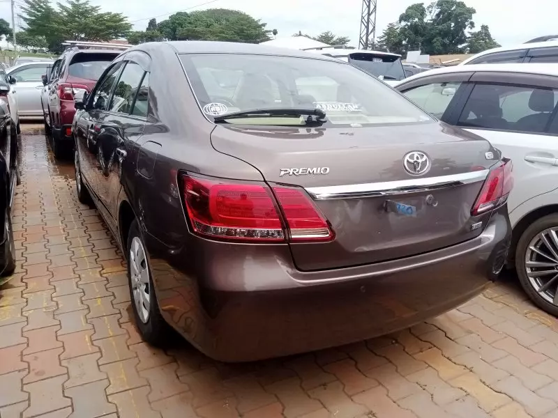 Toyota Premio    - 2018