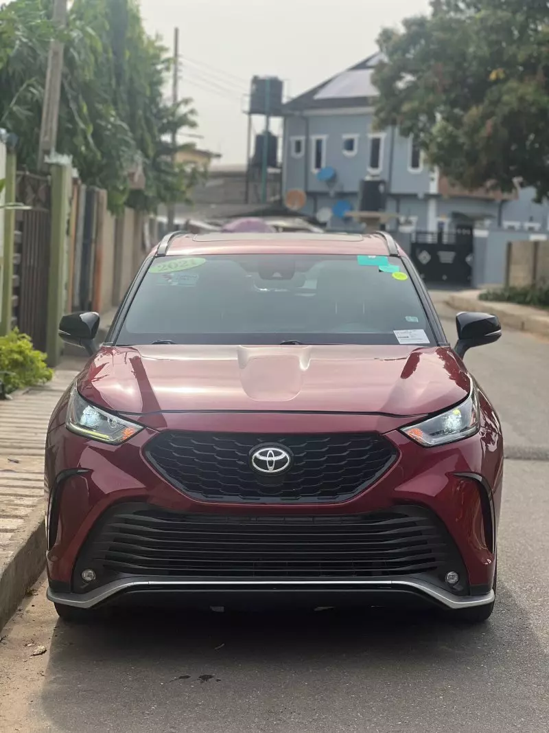Toyota Highlander   - 2021