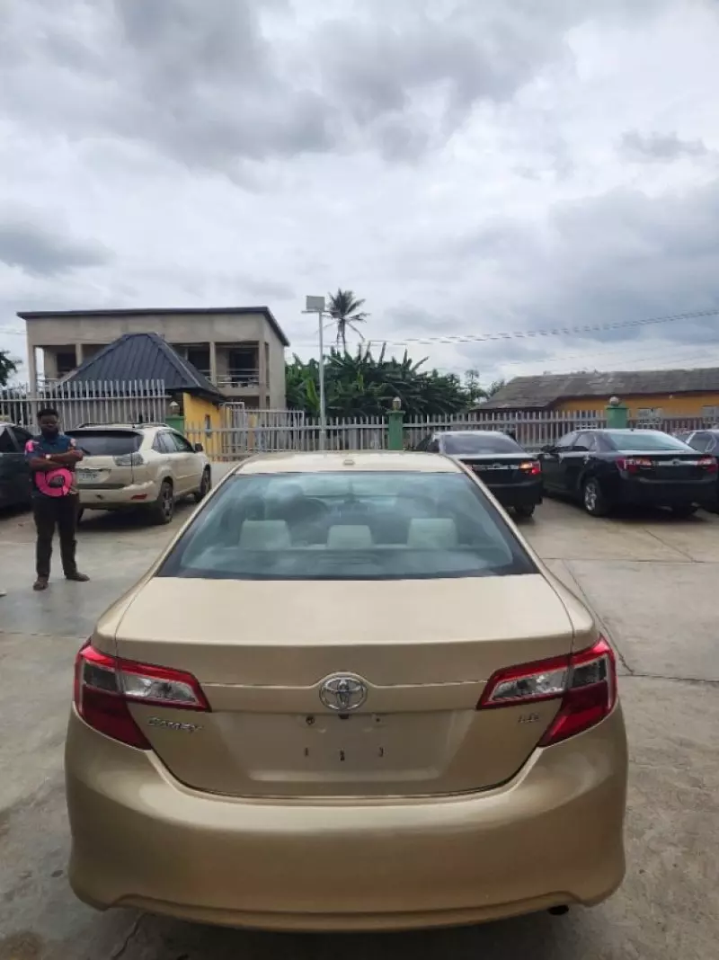 Toyota Camry   - 2012