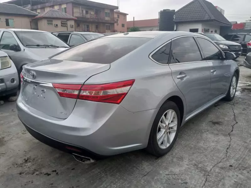 Toyota Avalon   - 2015