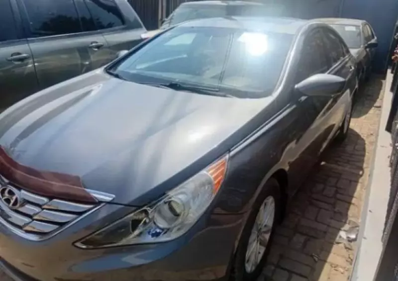 Hyundai Sonata   - 2013