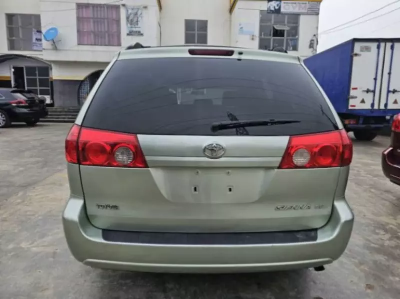 Toyota Sienna   - 2006
