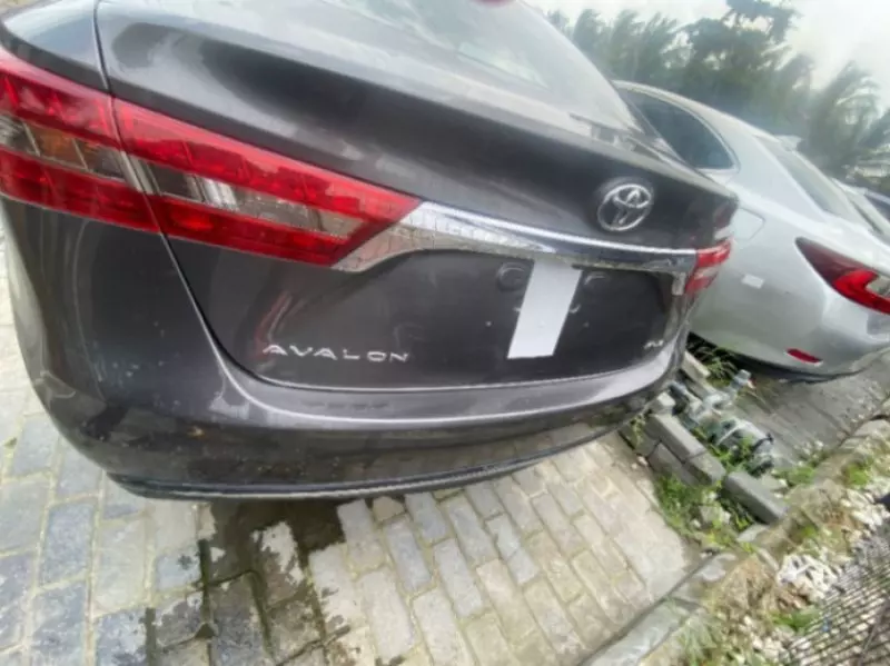 Toyota Avalon   - 2011
