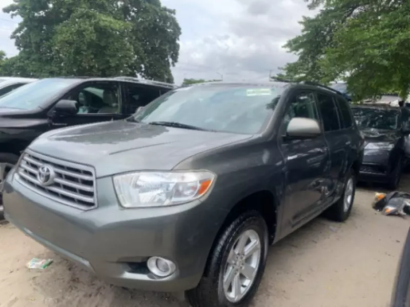 Toyota Highlander   - 2010