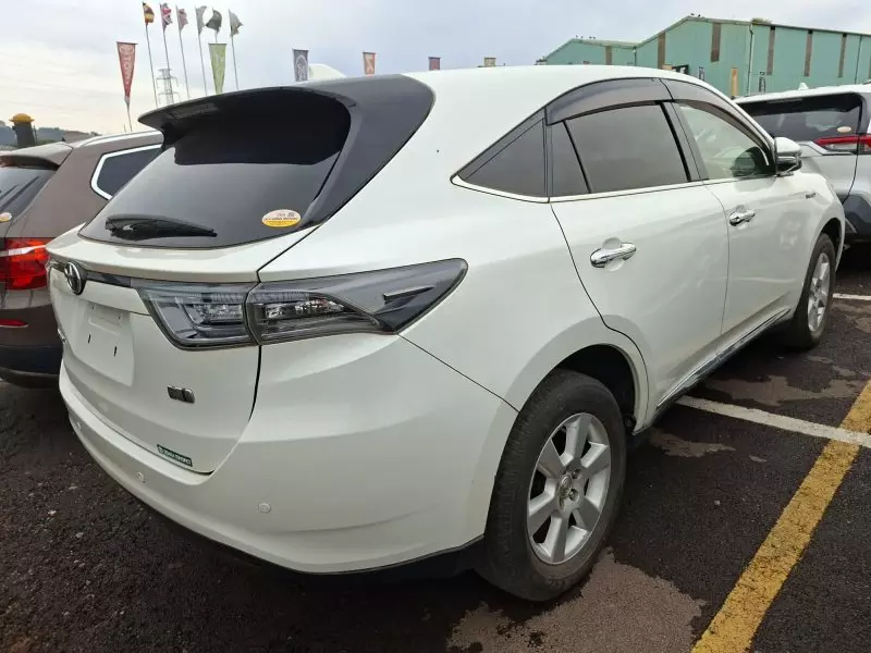 Toyota Harrier hybrid    - 2015