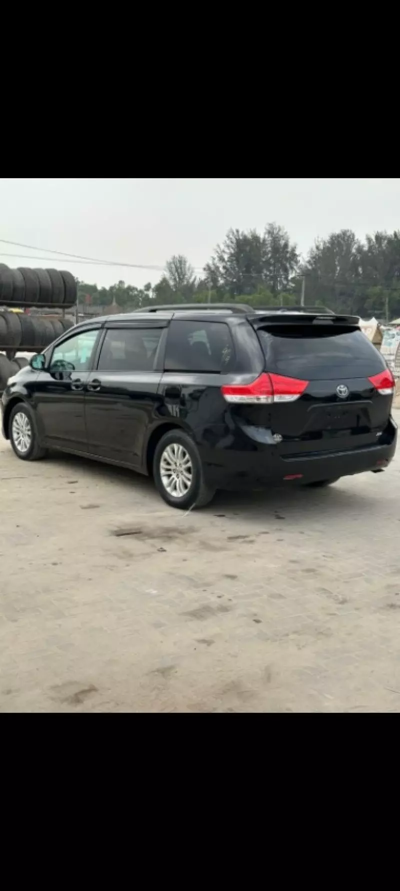 Toyota Sienna   - 2011