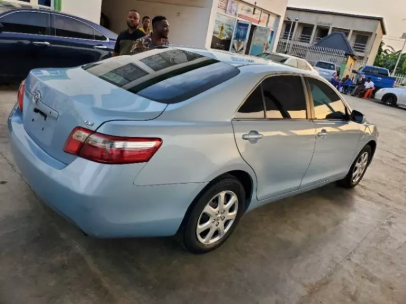 Toyota Camry   - 2009