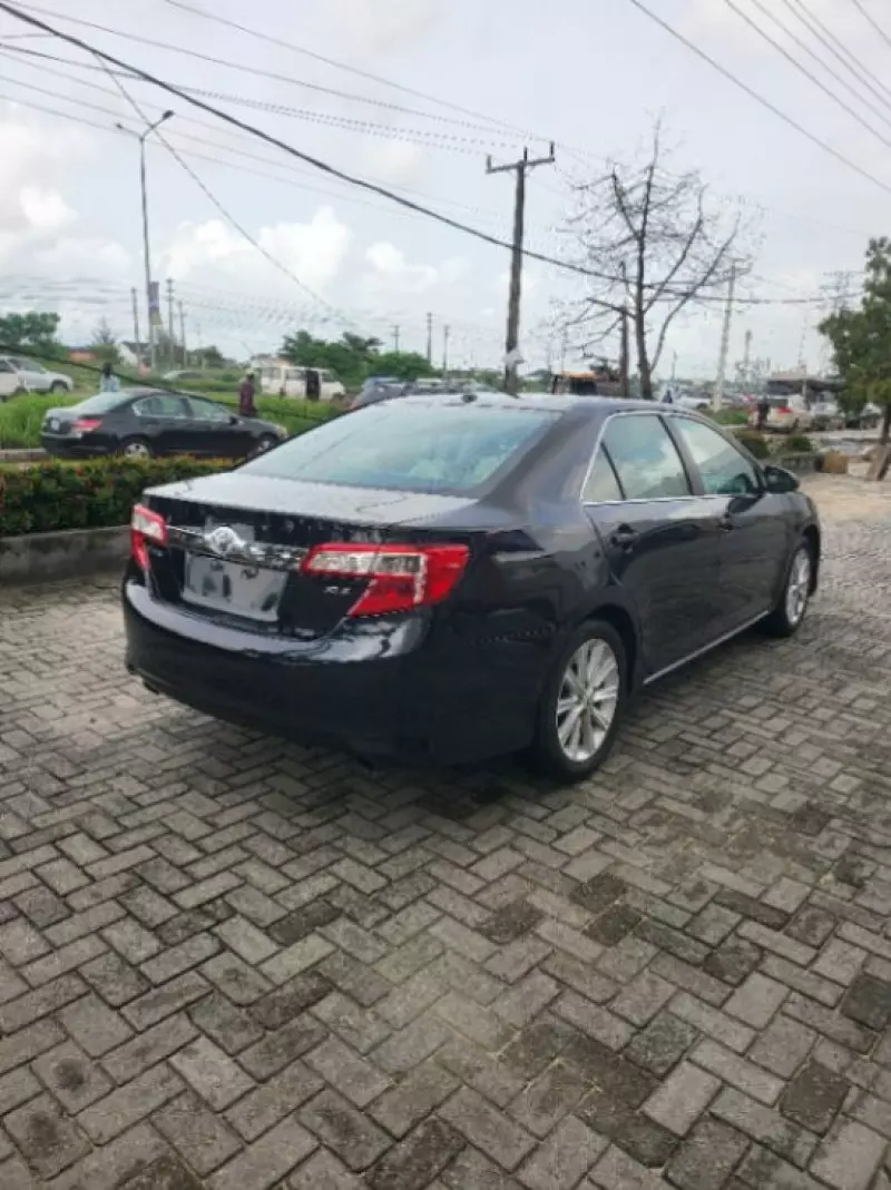 Toyota Camry   - 2012
