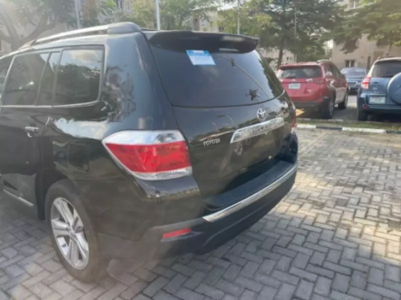 Toyota Highlander   - 2012