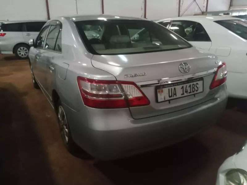 Toyota Premio    - 2010