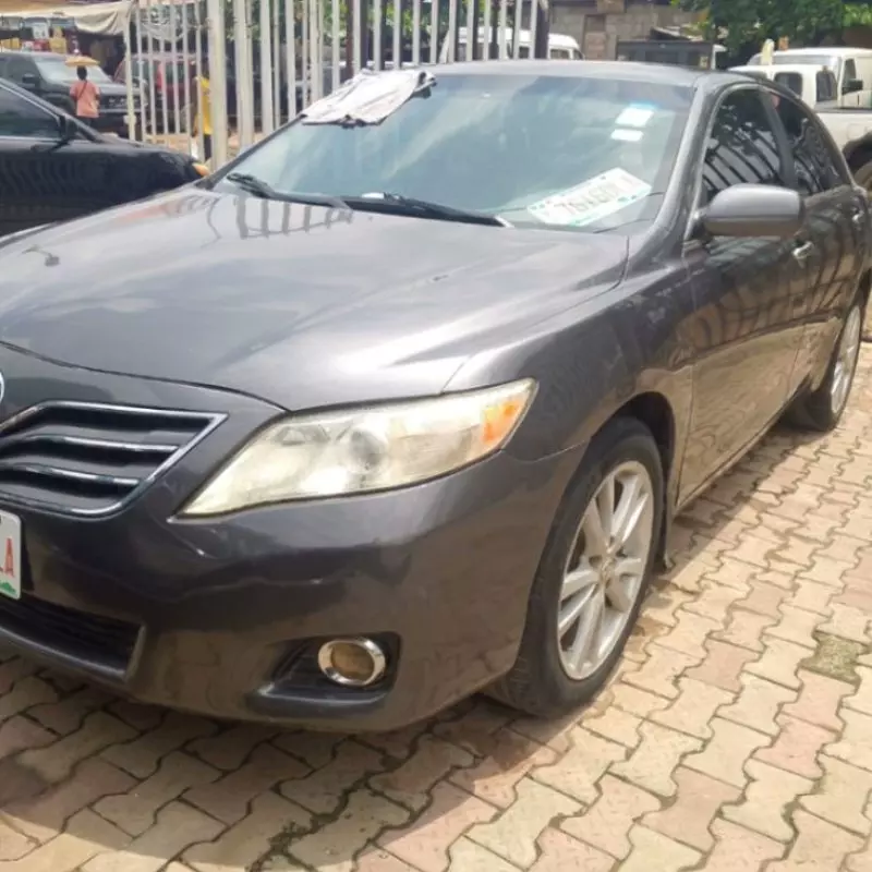 Toyota Camry   - 2010