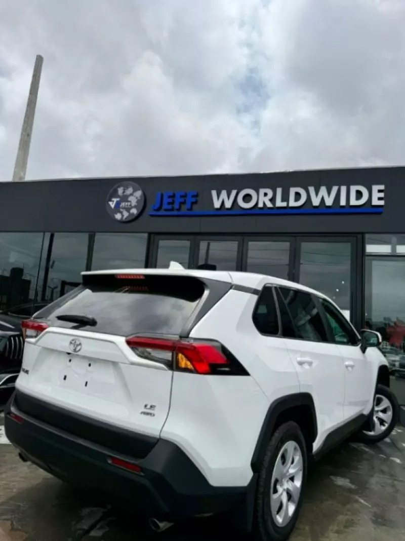 Toyota RAV 4   - 2024