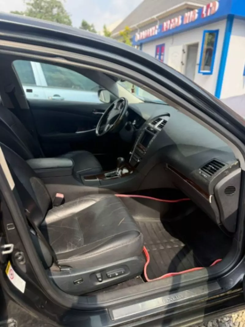 Lexus ES 350   - 2010