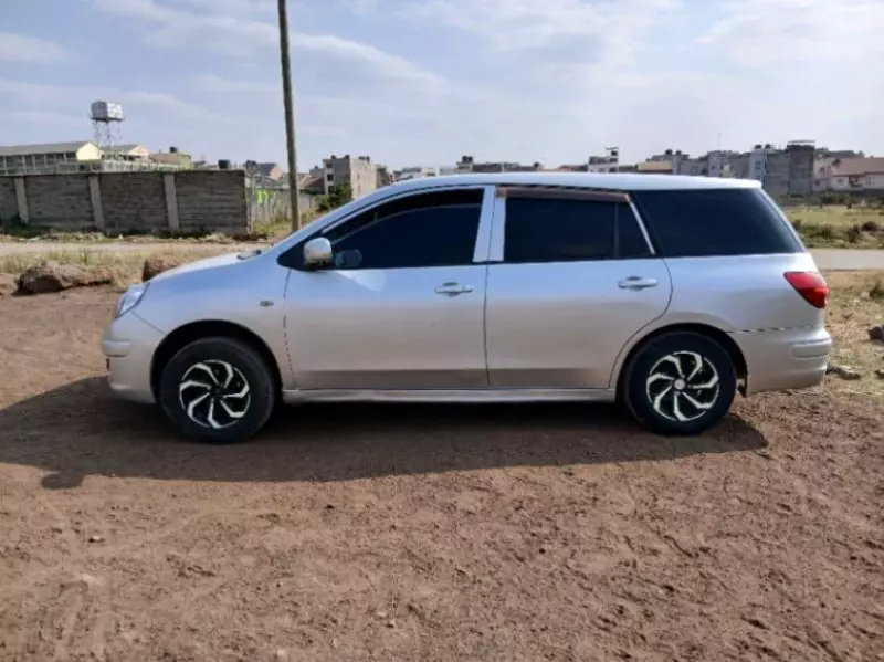 Nissan Advan    - 2010