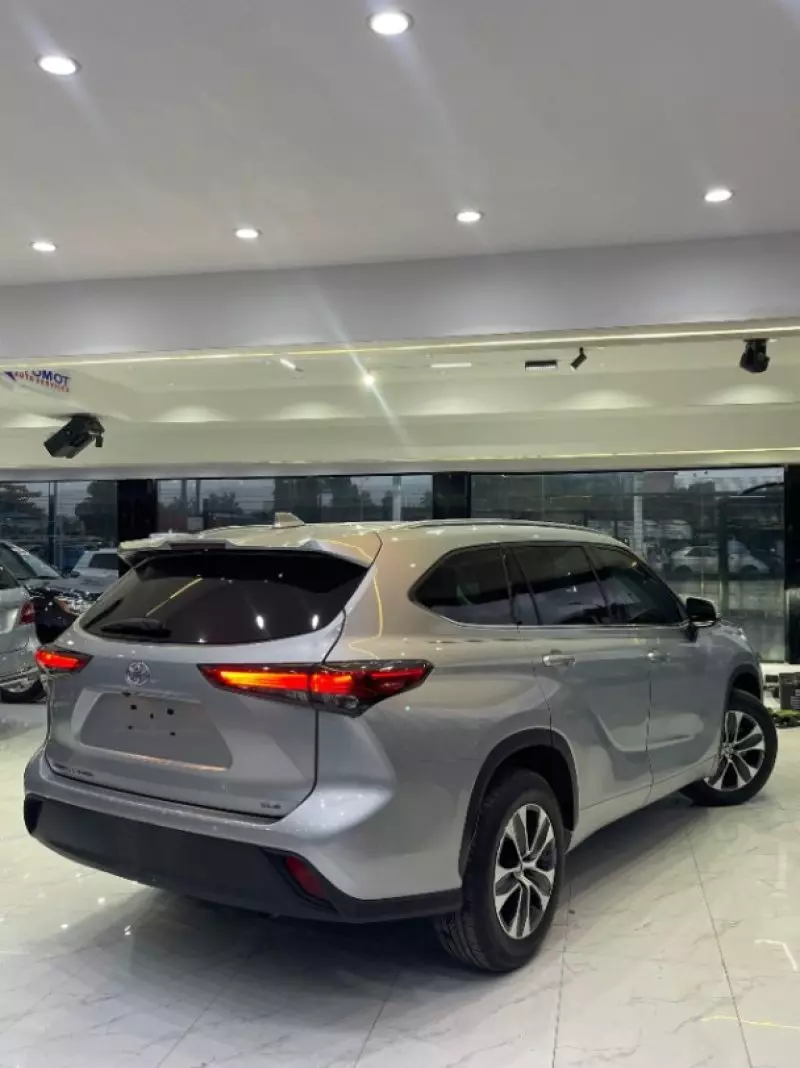 Toyota Highlander   - 2020