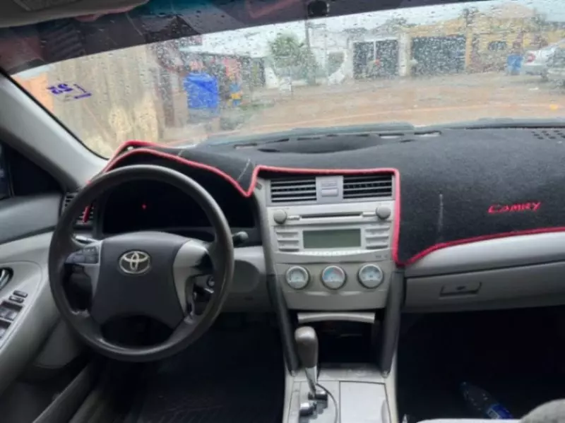 Toyota Camry   - 2010