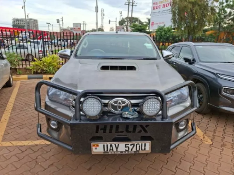 Toyota Hilux   - 2016