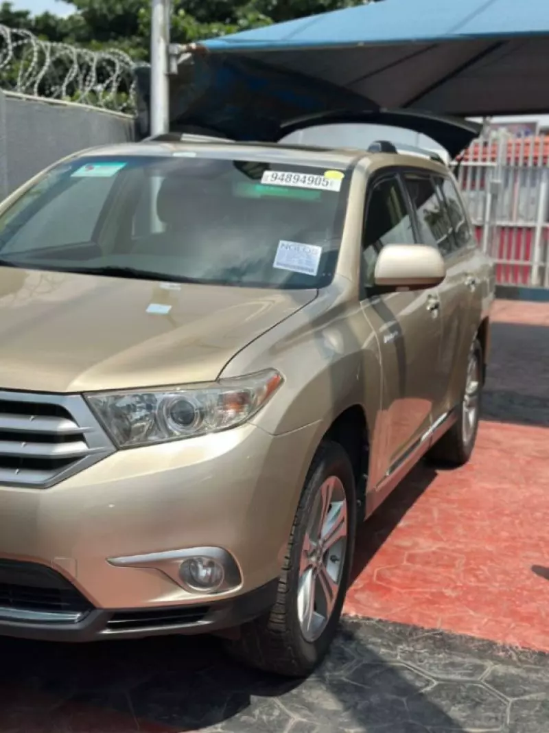 Toyota Highlander   - 2013
