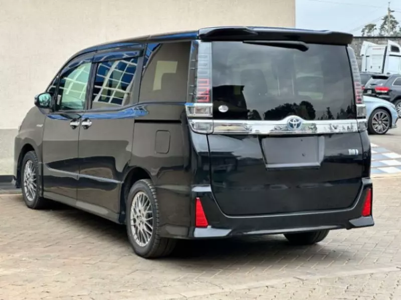 Toyota Voxy    - 2018